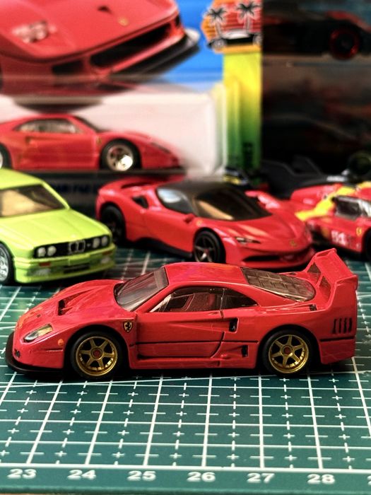 Hotwheels Ferrari F40 Custom 1:64