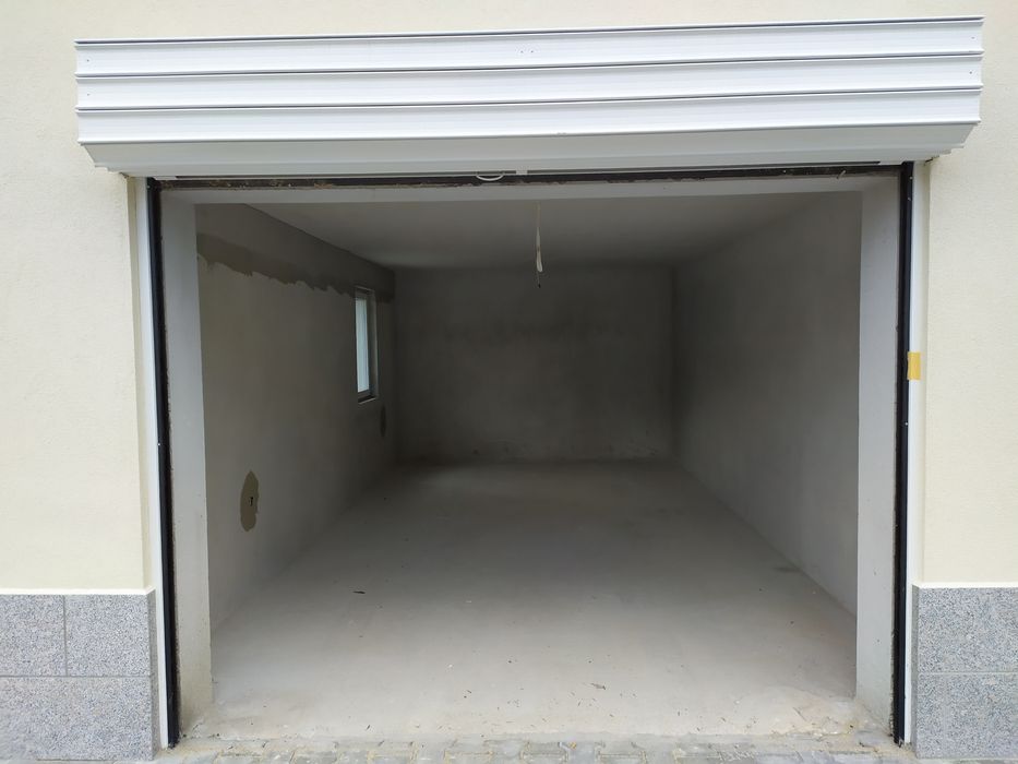 Надземен гараж в сграда