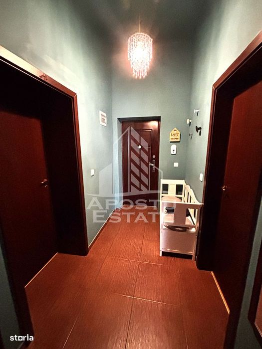 Mansarda inalta cu 2 camere de vanzare, loc de parcare, Dumbravita