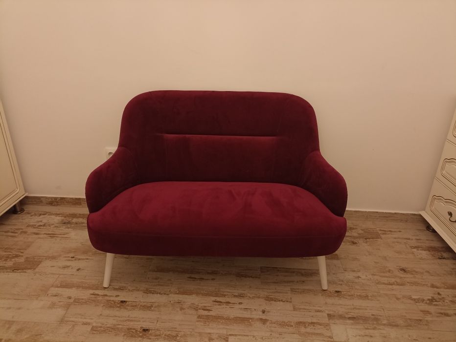 Canapea 2 locuri nouă - 750 ron