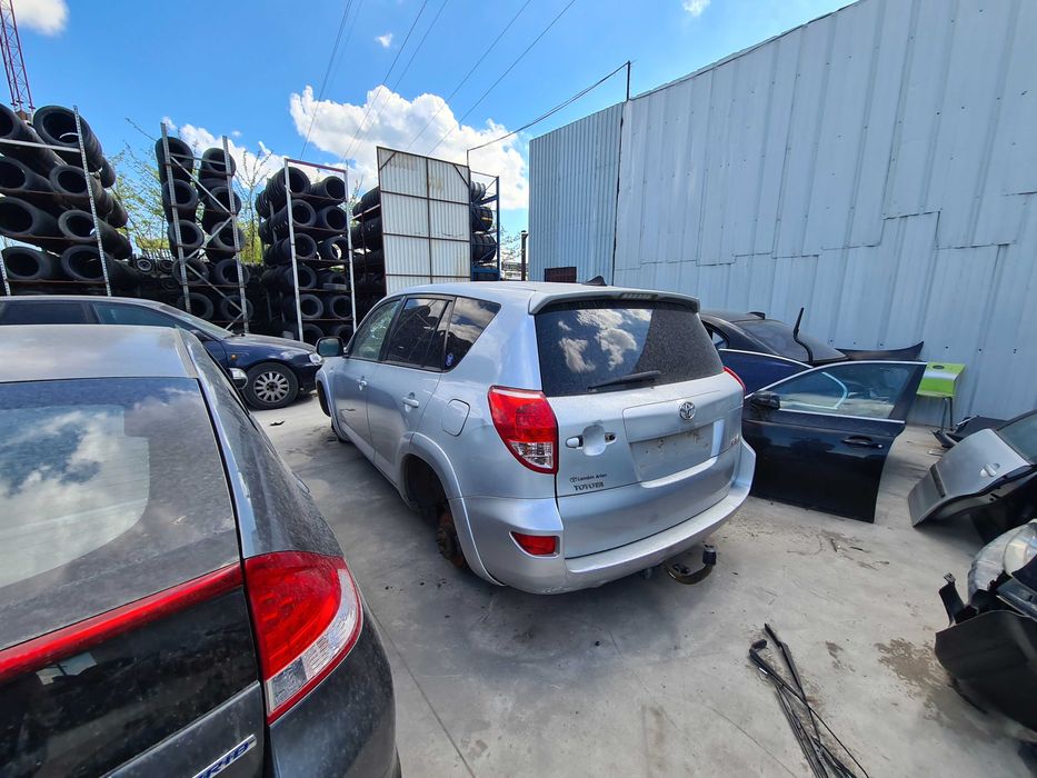 Dezmembram Toyota Rav4