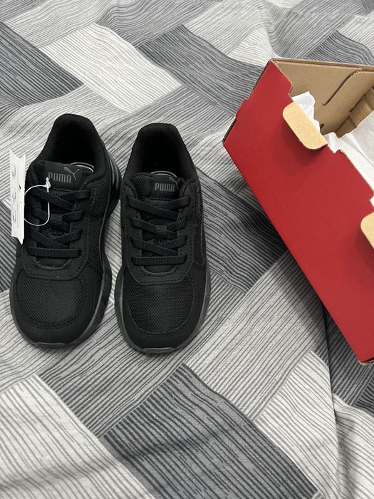 Adidași PUMA noi pentru copii.