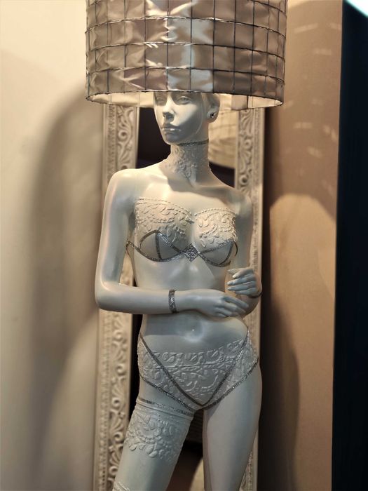 Торшер статуя арт объект