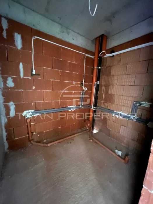 Продава се Тристаен апартамент в Пловдив, Остромила - 104 кв.м за 894 €/кв.м - Снимка #4