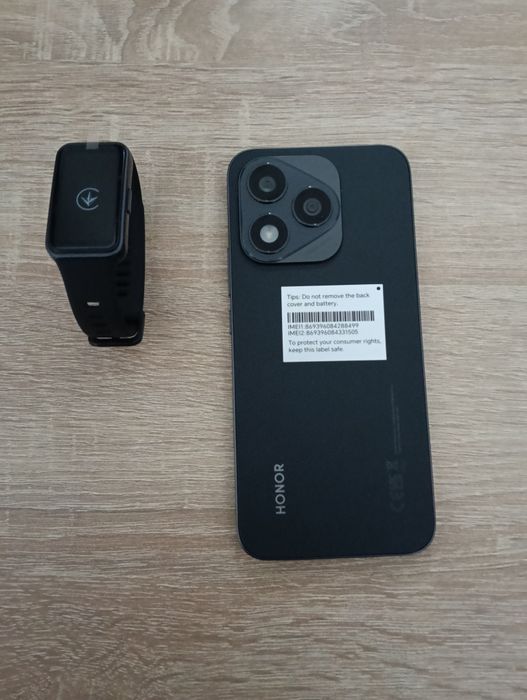 Vând telefon Honor 400 Lite și smartwatch Huawei noi.