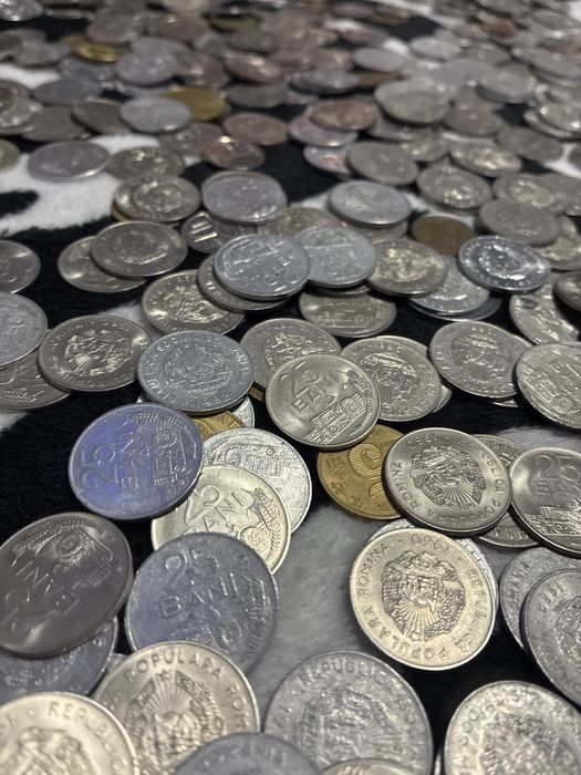 Vand monezi din diferite tari si romanesti