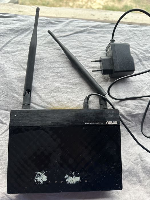 Router Asus RT-N12,