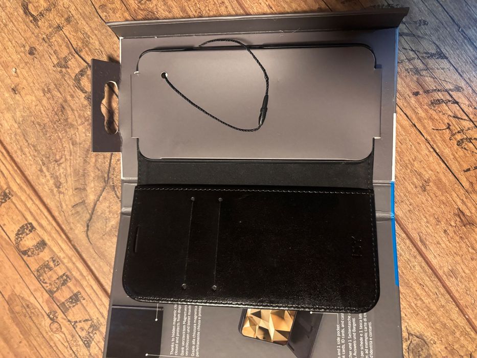 Huse și folie de protecție