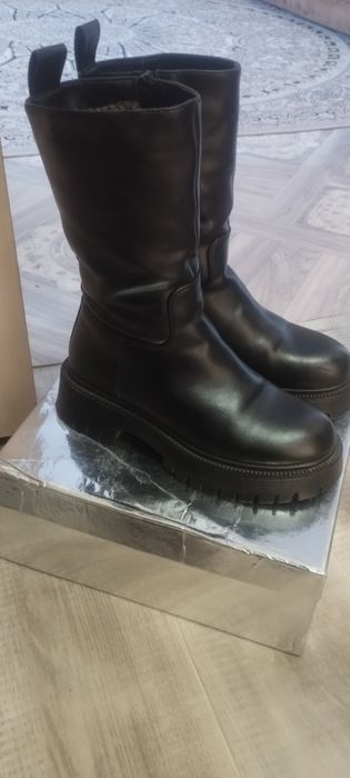 Срочно продам зимние сапоги