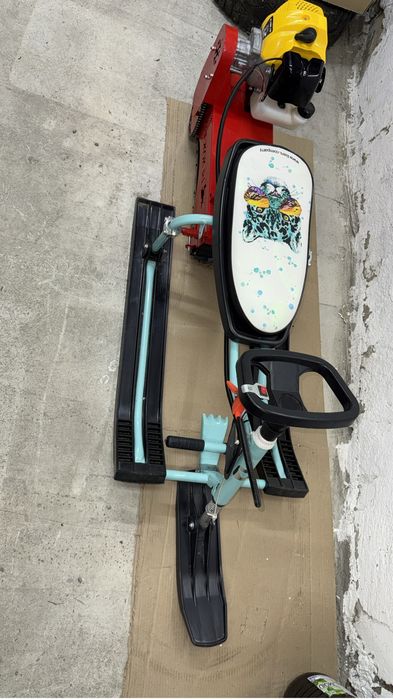 Детский бензиновый снегокат