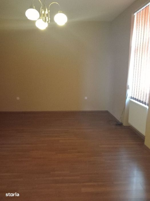 Casa cu etaj,cu garaj, D+P+E+M,611 mp, teren 371 mp,Central