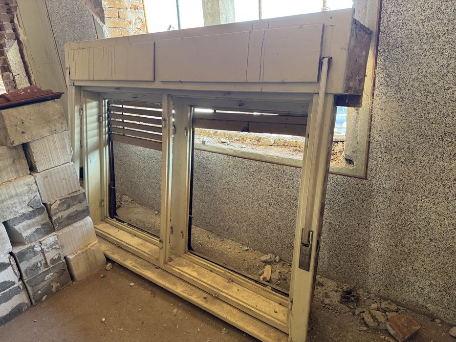 Geamuri cu jaluzele din lemn 2m lațime pe 1,5 inălțime