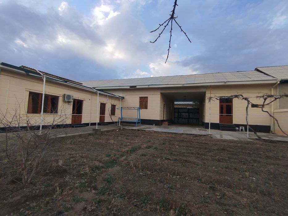 Hovli sotiladi srochno