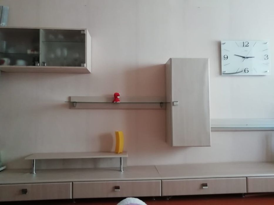 Стенка с подиумом