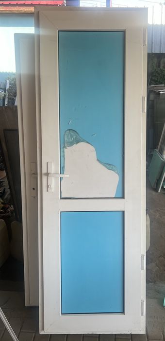 Продам пластиковые двери