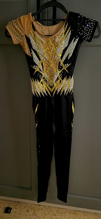 Страхотно трико за художествена гимнастика