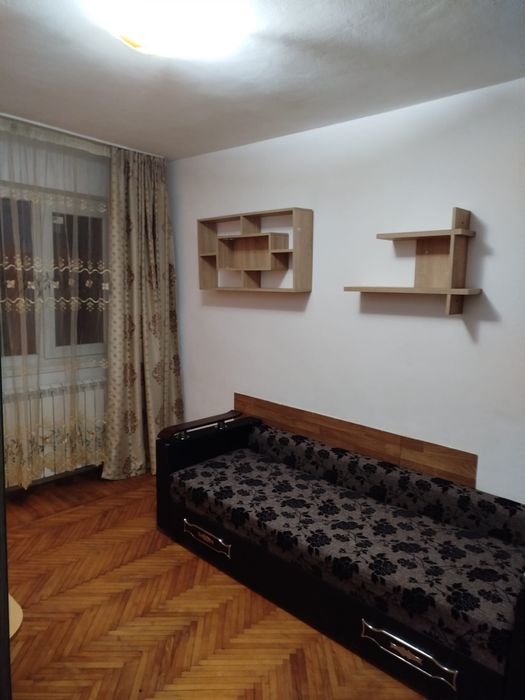 Apartament o camere de închiriat