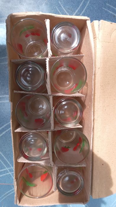 Про́да́м бокалы.