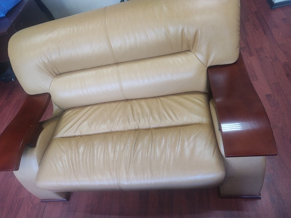 Кожена холна мебел