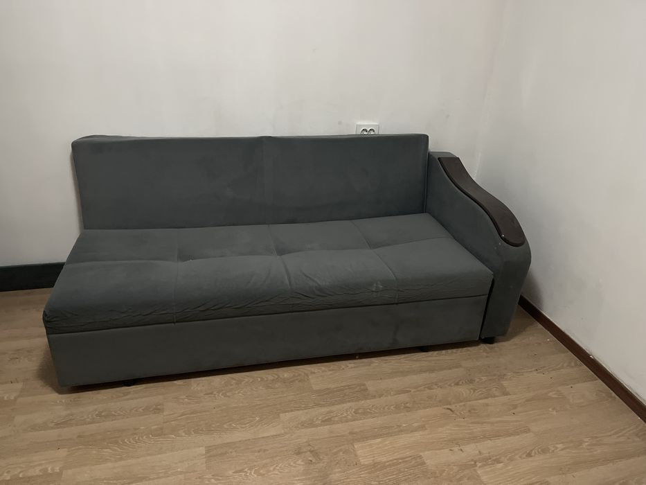 Диван раскладной срочно.