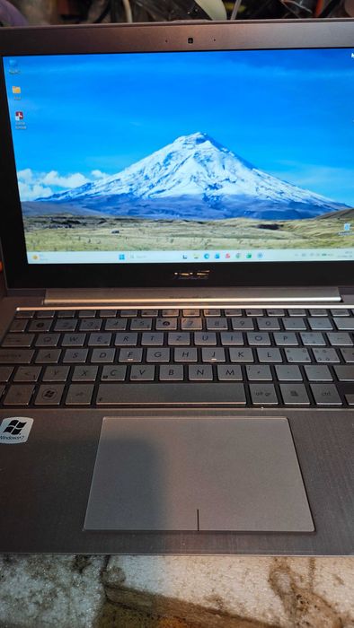 Asus ux21e i7, 4 gb mem. 1,8 ghz ultra subtire