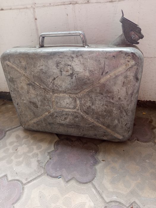 Продам канистру .