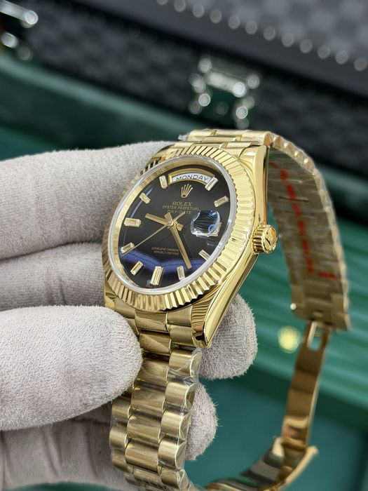 Rolex Day-Date 40 Yellow Gold – Baguette Dial