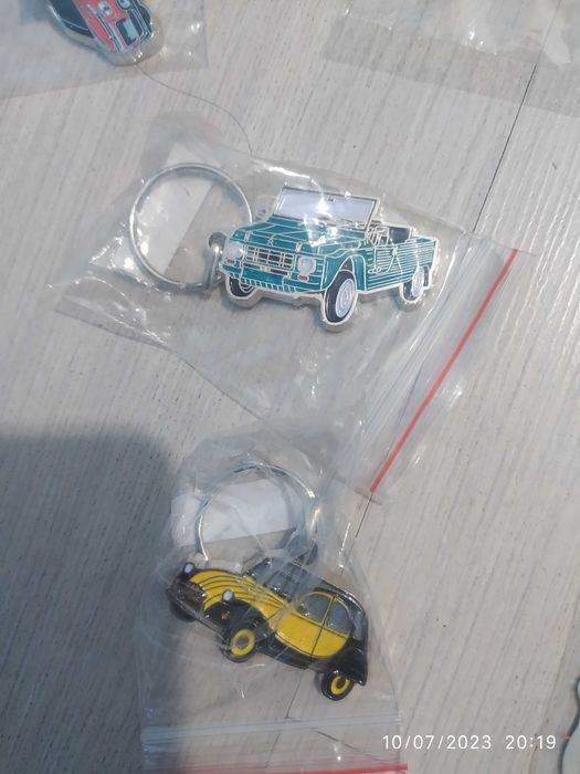 Колекционерски колички, монети и ключодържатели Citroen