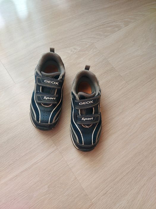 Обувки GEOX,32 номер-20лв.