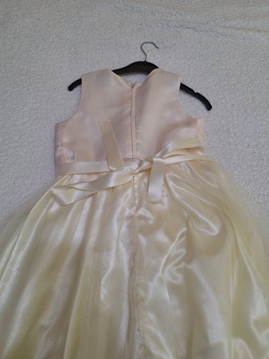 Детска рокля за малки дами-35лв.