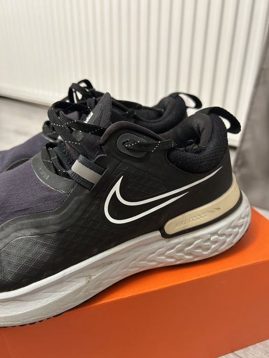 Дамски маратонки Nike