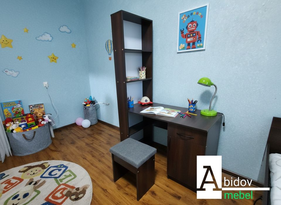 3 в 1  письменный стол + пенал полка + табуретка.