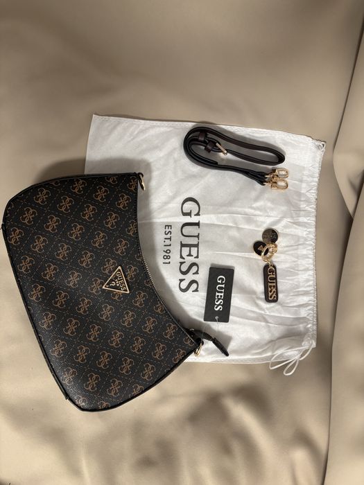 Geanta de umar Guess