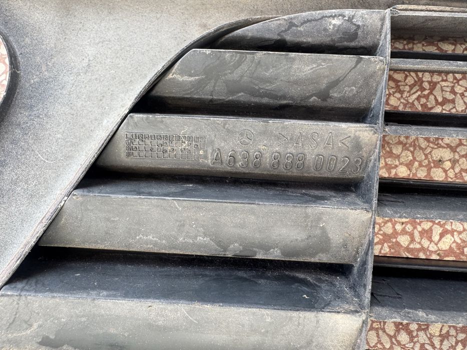 Оригинална решетка маска Мерцедес Вито Mercedes Vito W638