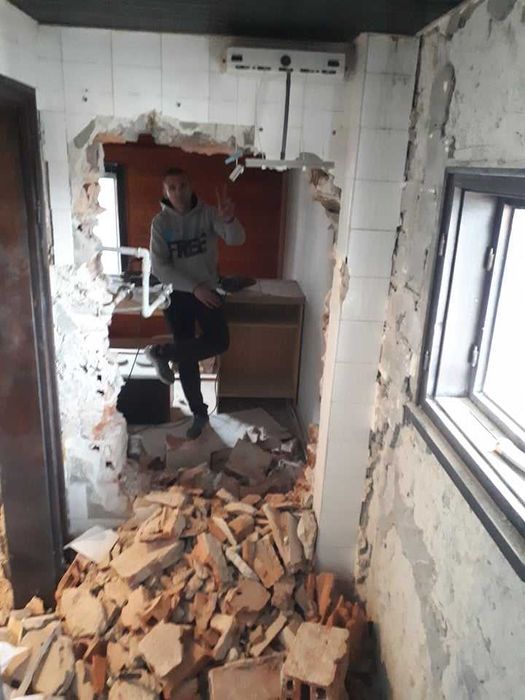 Кърти Чисти Извозва. Къртене