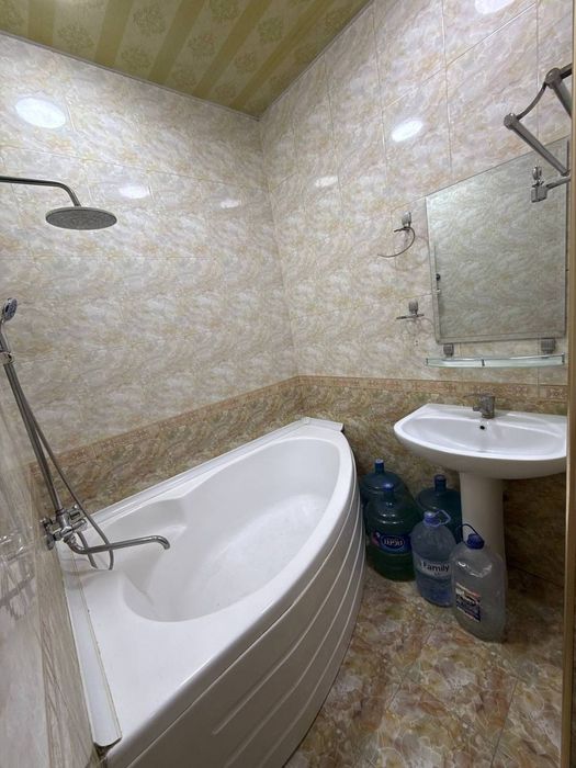 Kvartira sotiladi. Navastroyka