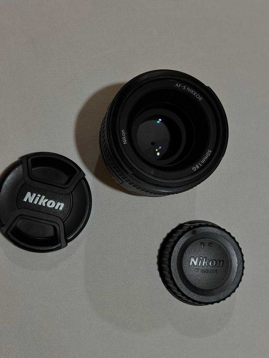 Vând aparat foto DSLR Nikon D5100