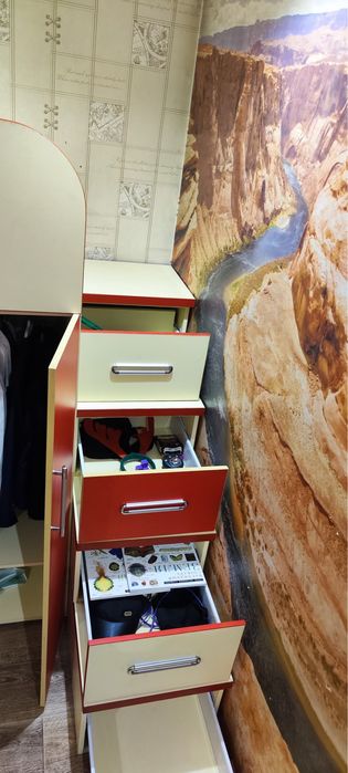 Двухярусная кровать