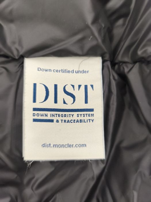 Vând haina / geacă de iarna Moncler