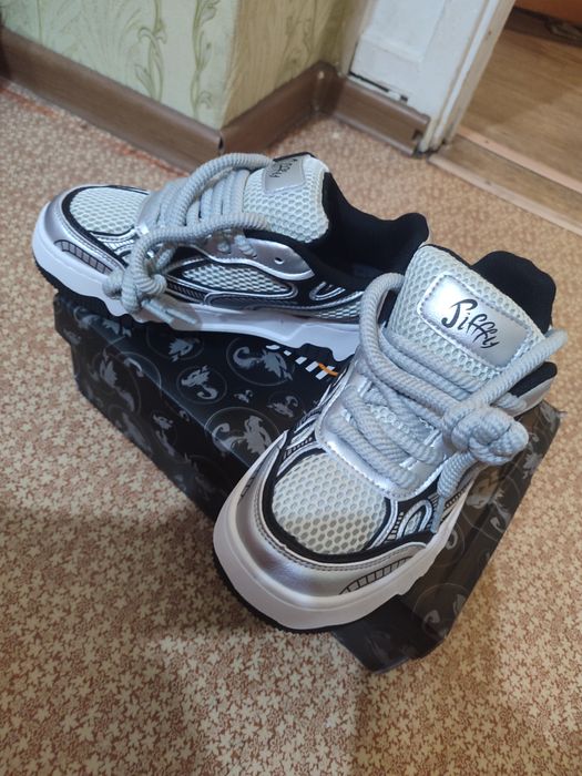 Новые кроссовки Jifffly