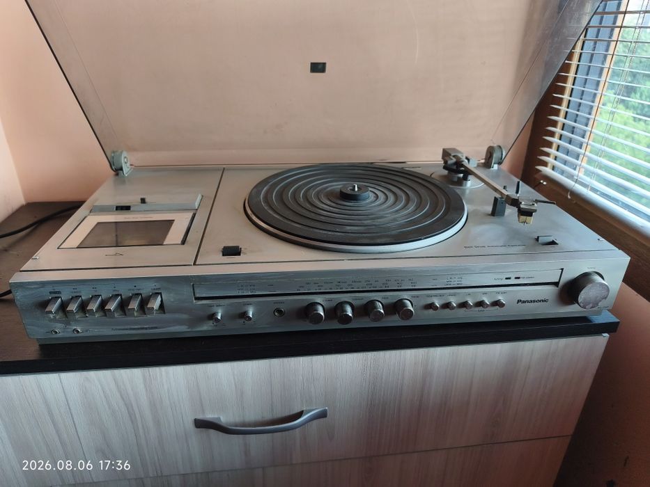 Продавам стерео уредба с усилвател, касетофон и грамофон Panasonic SG-2100