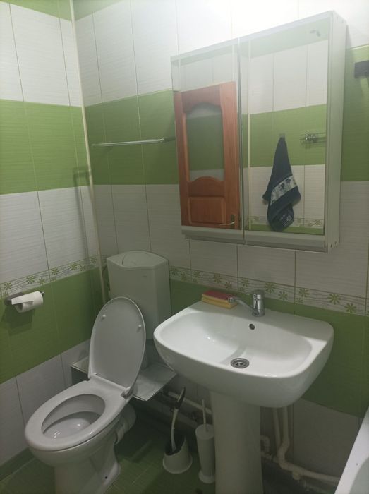 Închiriez apartament doua camere.