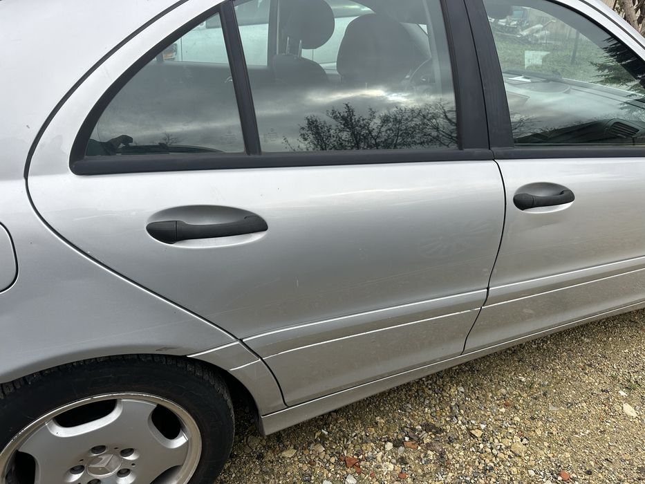 Врати десни за Мерцедес W203 седан!!! C classa седан!