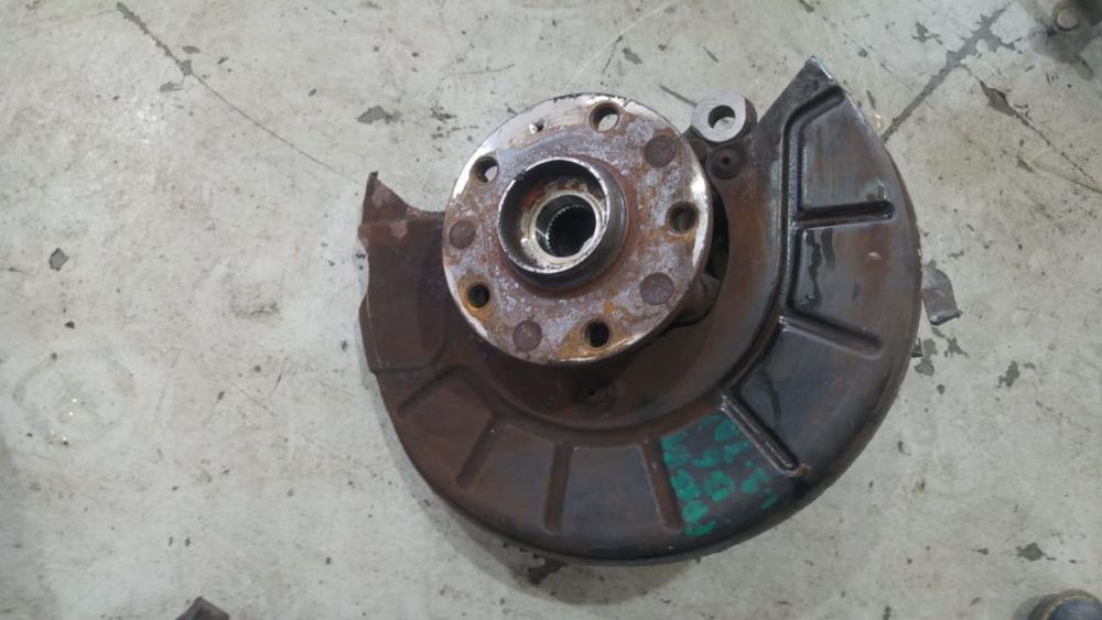 Fuzeta stanga fata vw golf 5 1.9 tdi