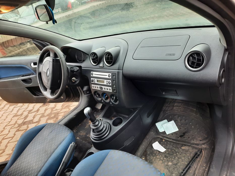 Elemente Caroserie Ford fiesta 1.3i Sport 2+1 uși An 2005