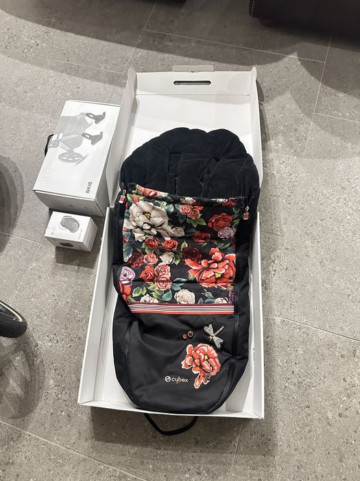 Cybex e-Priam количка и кош за новородено
