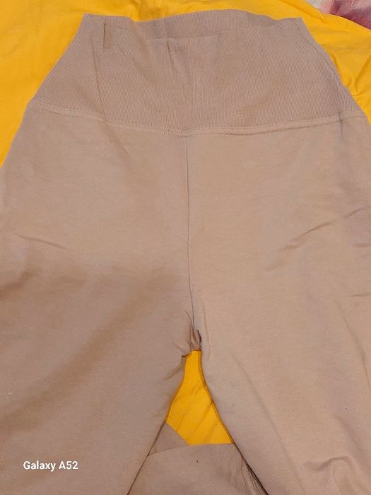 Pantalon sport pentru gravide.