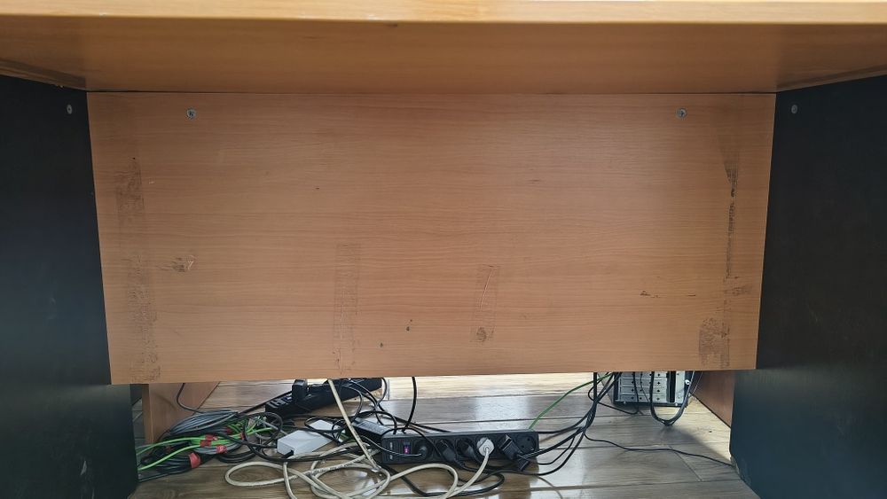 Письменный офисный стол