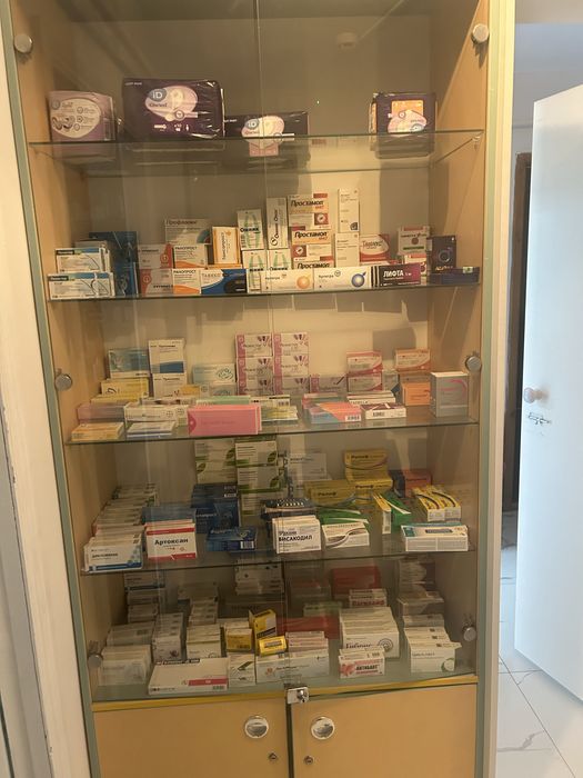 Продам шкафы/ витрины