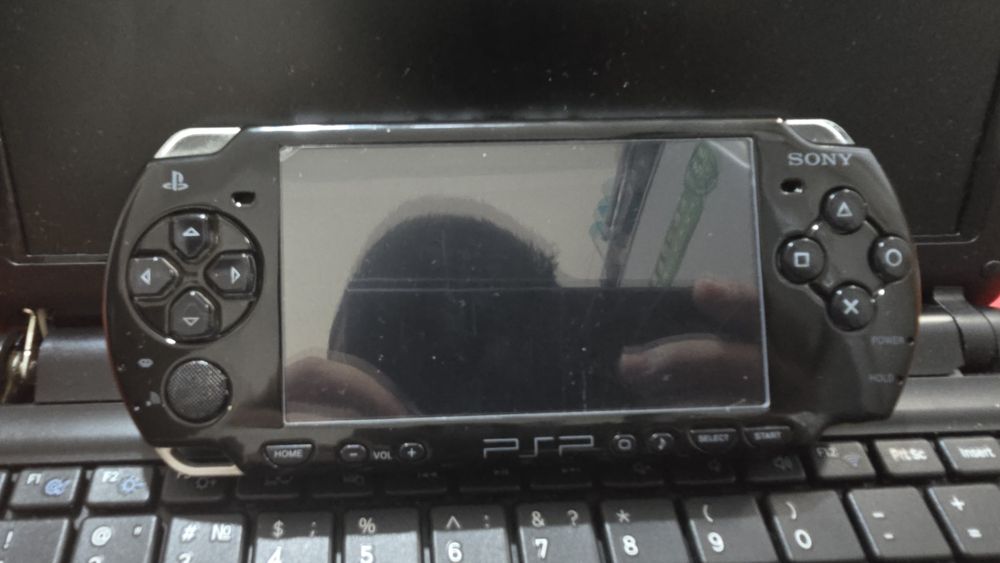 Продаётся SONY PSP slim 64 Гб внутри есть 67  игры